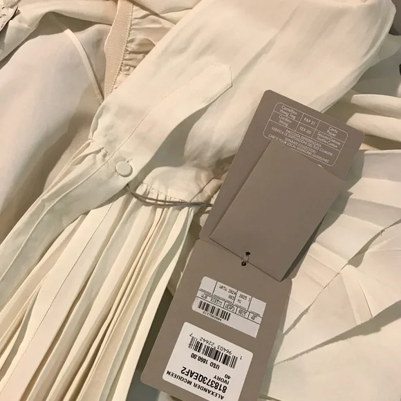 Alexander McQueen Elegant White Ruffled Blouse - Picture 9 of 10